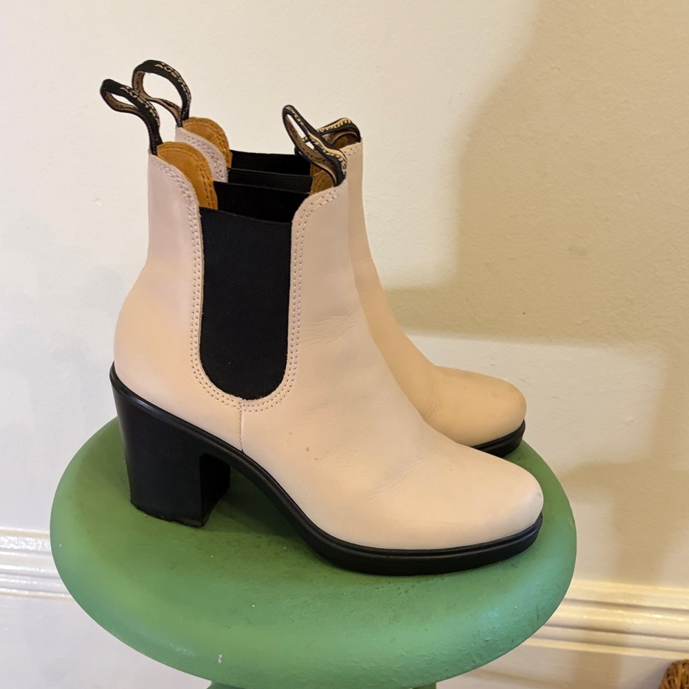 Blundstone Cream Chelsea Boots